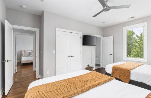 Modern Luxury with Rooftop Deck, 3 mi to Downtown - Foto 25