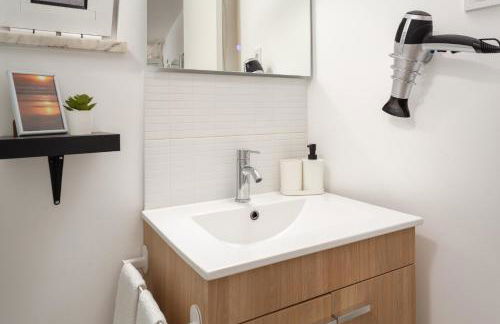 "Linda's Guest House" Beach House with Private Patio & Hot Tub, 3 Min from the Beach - Foto 31