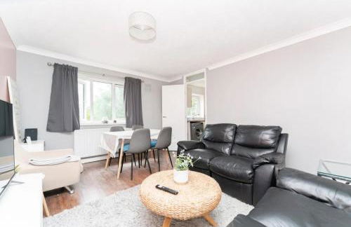 Modern spacious 2bed apartment with allocated parking - Foto 1