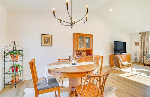 Deck with Forest Views Modern Home in Rochester! - Foto 6