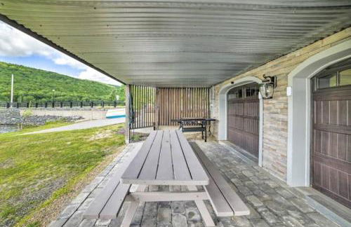 Unmatched Lakefront Home! - Foto 25