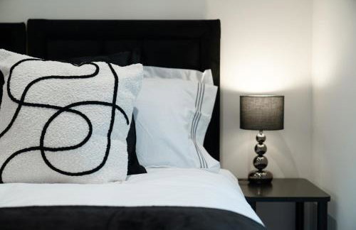 Modern- Battersea Power Station 2-Bed Apartment with Balcony - Foto 28