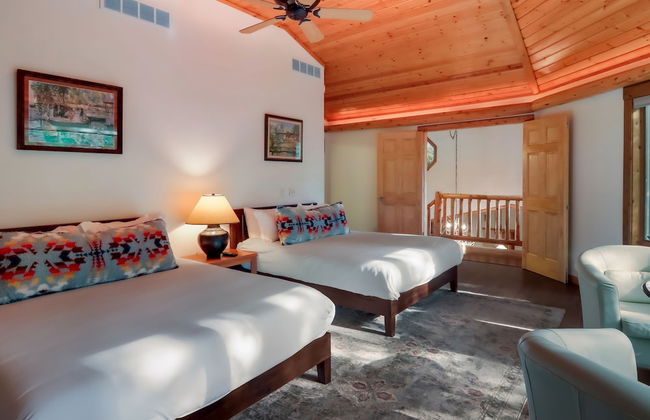 Boardman Monarch Upscale River Lodge HOT Tub! - Foto 23