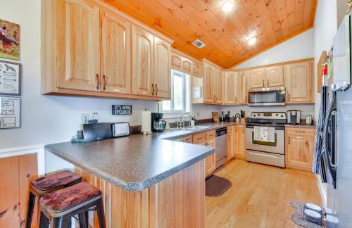 Lakemont Mountain Cabin with Game Room and Hot Tub! - Foto 11