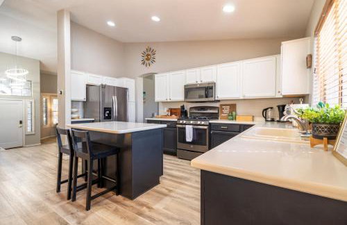Desert Oasis 4BD 3BA, Lux Resort Pool in Mesa, AZ - Foto 8