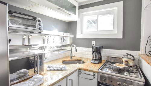 Gas Fireplace Front Patio & Parking Spot - Photo 3