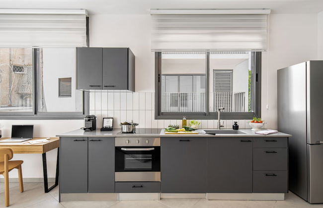 Mate GEORGE - By HOMY - Foto 24