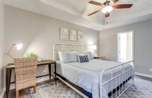 Game Room Fenced backyard Sleeps 10 Fire Pit - Photo 15