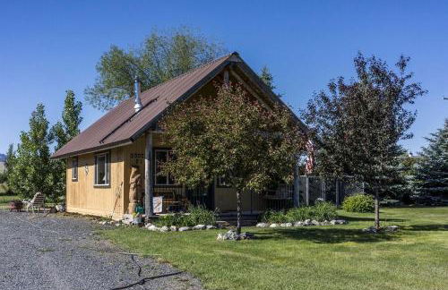 Romantic Cabin Rental with a Delightful Porch near Ennis, Montana - Foto 9