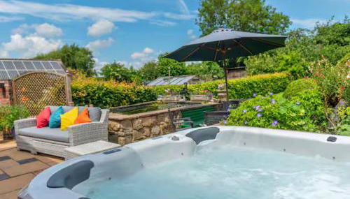 The Owl House - Hot Tub Adventures in Moreton - Pass the Keys - Foto 3, Garden