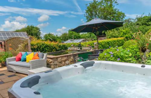 The Owl House - Hot Tub Adventures in Moreton - Pass the Keys - Foto 3
