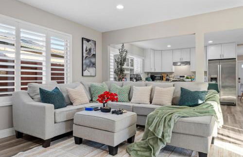 Entire Private Home with 3 Bedrooms 2 Bathrooms, Gated Yard, Garage, Hot Tub, 4-Beds, Golf, Mira Mesa, Available Now - Photo 33