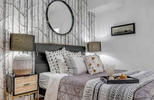 Fourth House - Eclectic and fun 1BR in SPR - Photo 16