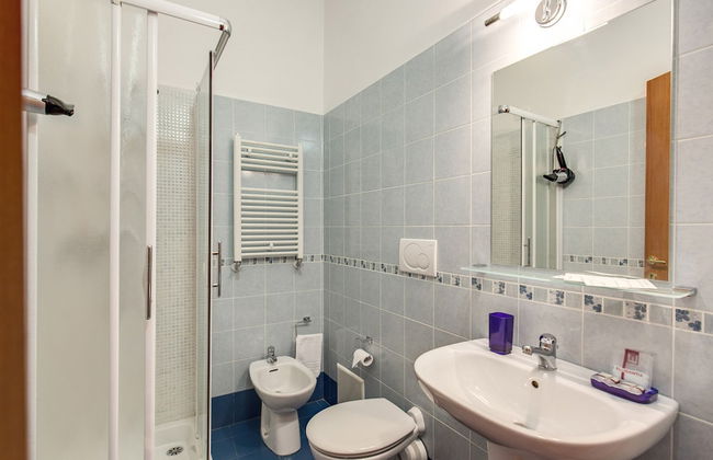 Bon Ton Design Rooms by DOT Suites - Photo 31