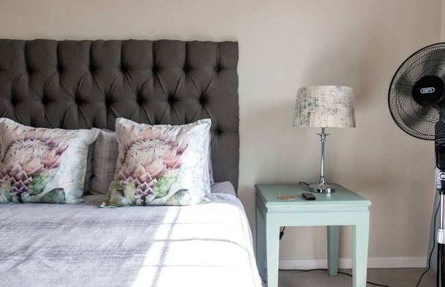 Serene Langebaan Getaway With Garden Views - Photo 6