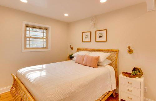 Lakefront Zirconia Home with Boathouse and Dock! - Foto 15