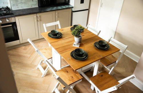 Spacious 3 Bed Home in Glasgow City With Free Parking - Foto 8