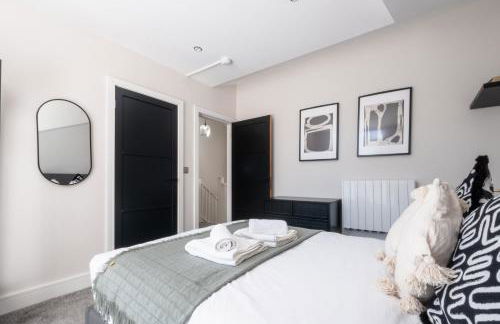 Luxury 4BDR House By Torr Property Group Short Lets & Serviced Accommodation With Free Gated Secure Parking & Private Patio Garden Liverpool - Foto 38