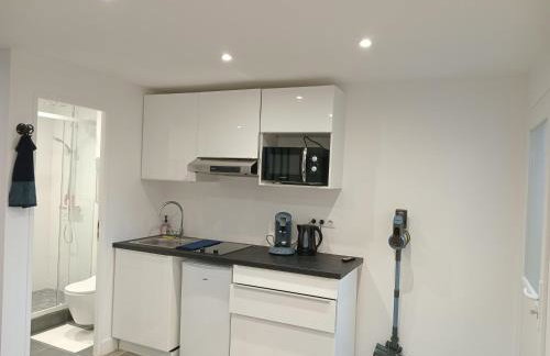 Studio neuf joliment décoré à 5 min de l'aéroport - Foto 2