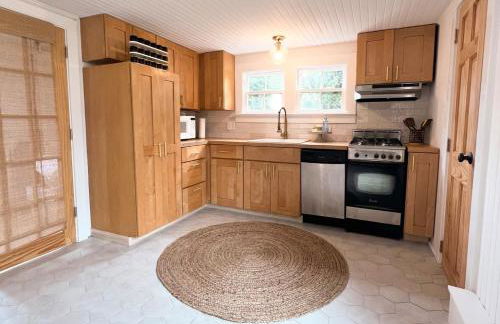 Hamptons Getaway Home, Sleeps 7 - Photo 9