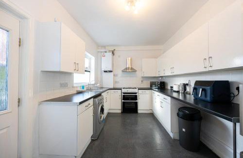 Steps from Old Trafford - Modern Manchester Stay - Foto 15