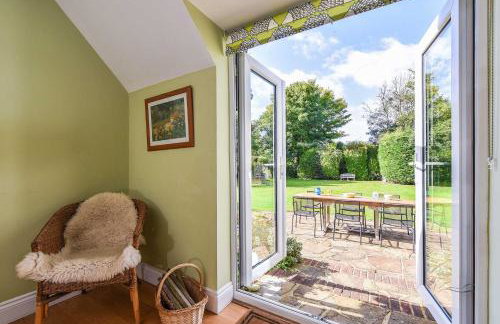 Spacious Coastal Family Home Sleeps 8 - Photo 11