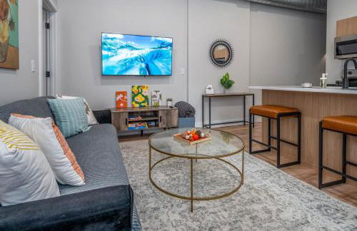 Prime OTR, 3 Lux Queen Beds, Two 55in TVs, Steps to TQL, Findlay Market, Light Rail, Fast Wifi - Foto 1