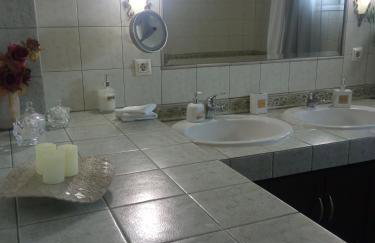 Η Αυλή - Photo 35