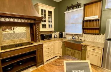 Uncork on Historic Main! - Foto 7