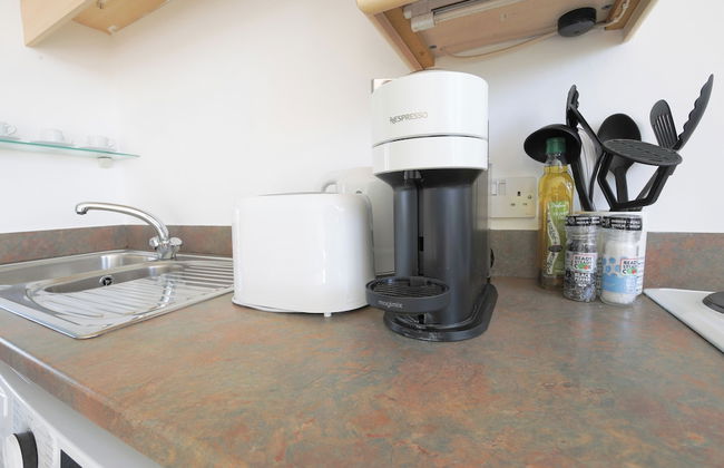 2 Bed Apartment Overlooking Water - Foto 15