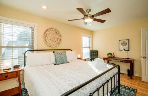 1 Mi to Dtwn Black Mountain Home with Patio and Yard - Foto 12