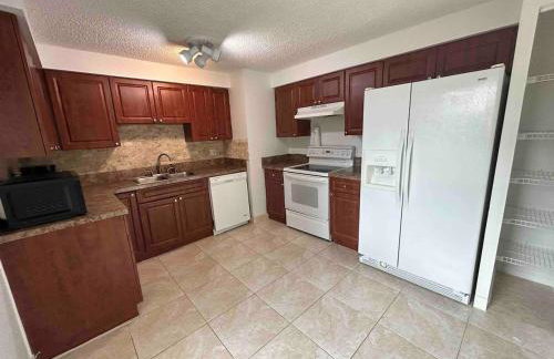 Master Bedroom w Pvt Bath in shared home - Foto 31