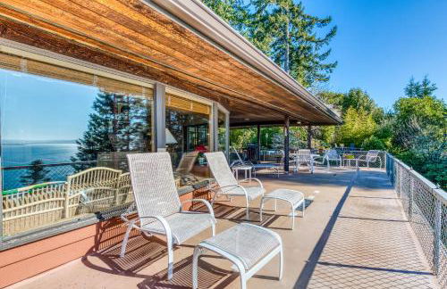 The Bridge and Balcony - Photo 34