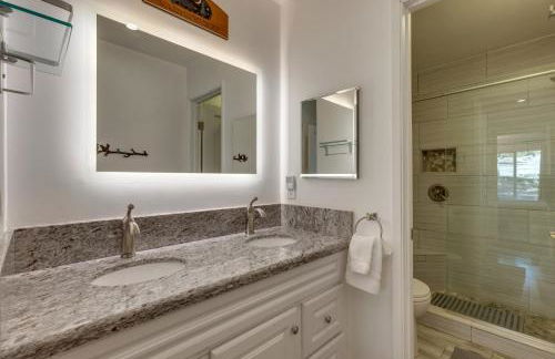 Mammoth Mtn Ski-InandOut Condo with Hot Tub Access! - Photo 17