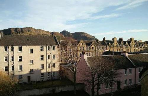 University and Central Edinburgh - Photo 17