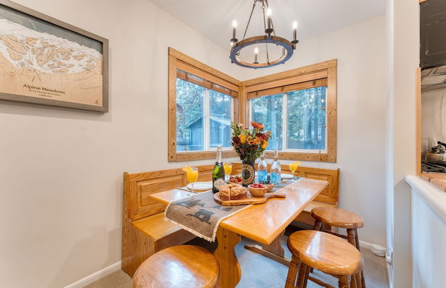 Westlake Cabin by Avantstay Hot Tub Near Skiing Walk to Restaurants Lake - Photo 10