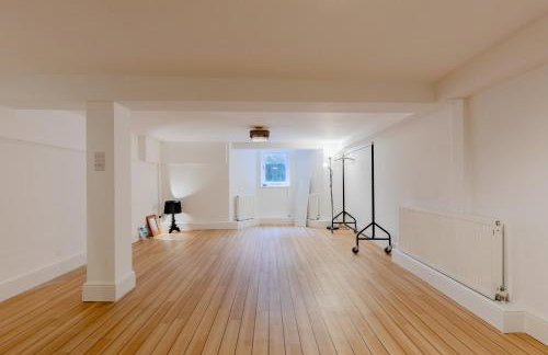 Luxuriously Curated 4BD Home Stoke Newington - Foto 17