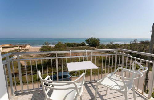 Los Chopos, 2 dormitorios, frente al mar, by Bookindenia - Foto 1