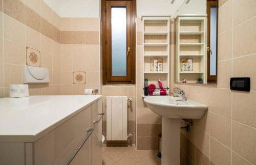 Lake view, Pool, near beach, Pinball, Darts Arcade - Photo 12