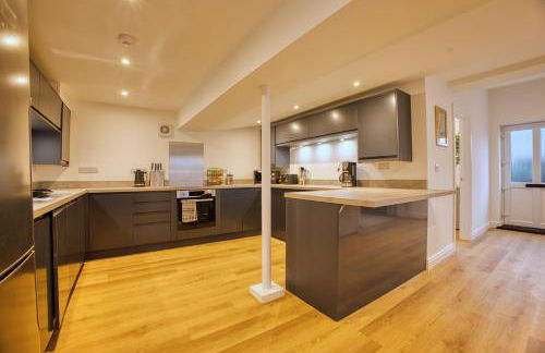 Contractor Stay Sleeps 4 - Large Living Space - Parking - Bridgwater - Foto 9