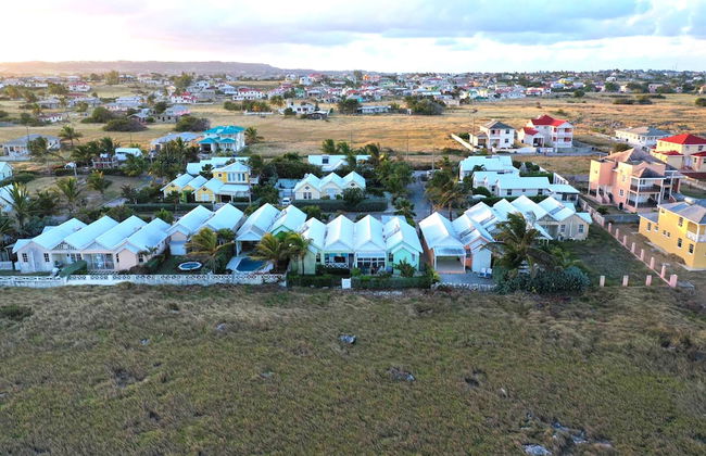 The Gem is Located a few Minutes Walk to the Gorgeous Bottom Bay Beach - Foto 13