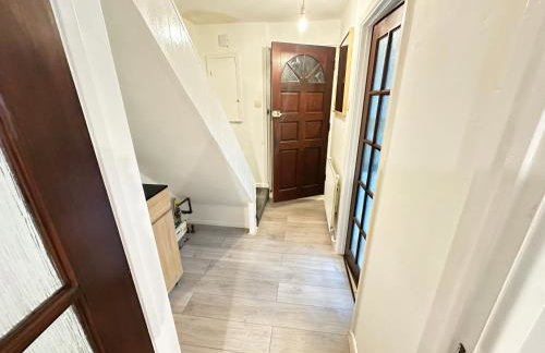 Spacious Luton Airport Accommodation - Perfect for Contractors, Families, Tourists & Long Stays - Foto 35