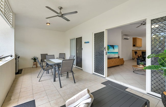 Spacious 3-beds w Direct Access to Pool - Photo 10