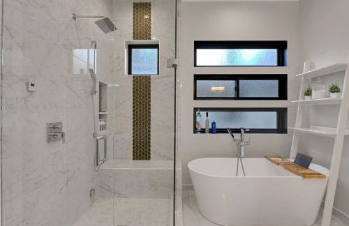 4BR 4BA Modern Lakefront Lodge - Foto 39