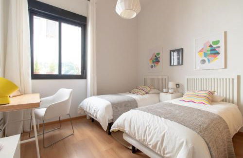 C88 - Deluxe Apartment Downtown with Pool and Parking - Photo 12