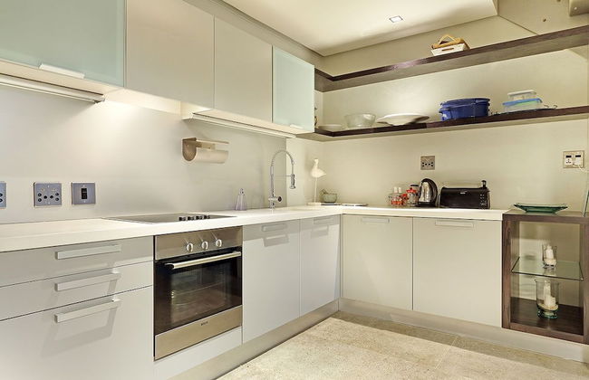 Metropolis 1108 - Adults Only - Photo 10