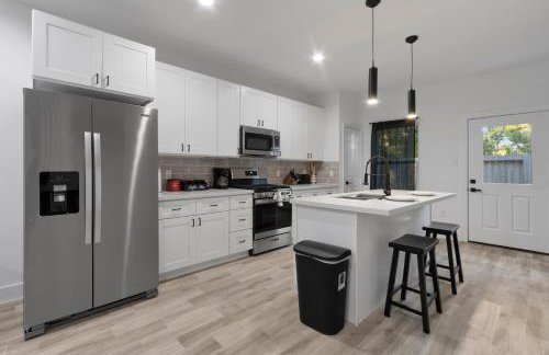 Chic Grey Escape Close to Downtown Fun - Foto 4