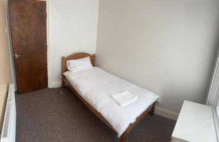 Newcastle, Powburn, fully equipped kitchen 4 bedrooms, 3 king & 2 single beds - Photo 2