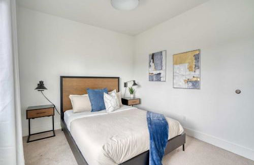 The Cascadia Retreat - Luxury Home - 90 WalkScore - Photo 16