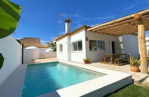 Preciosa Villa Independiente 100metros playa 10personas, Free Parking, Fully renovated Now - Foto 1